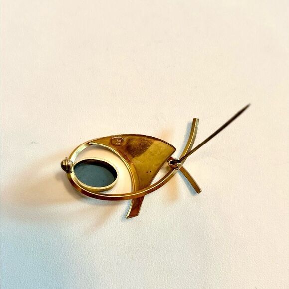 Vintage Brushed Gold Toned Brooch with Hematite Stone - Picture 5 of 5